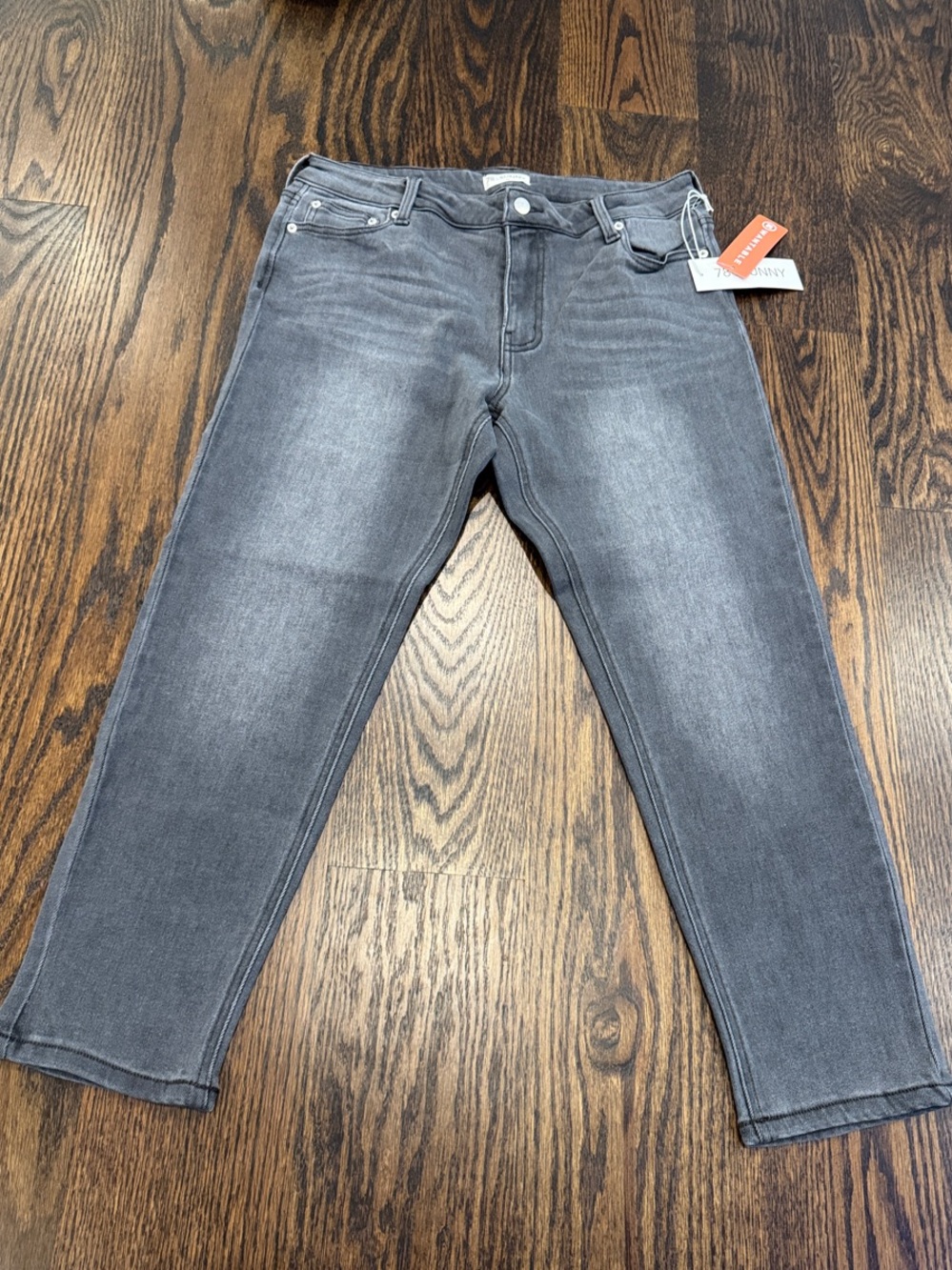 Women's Straight Leg Jeans in Washed Gray — Mid Rise Stretch
